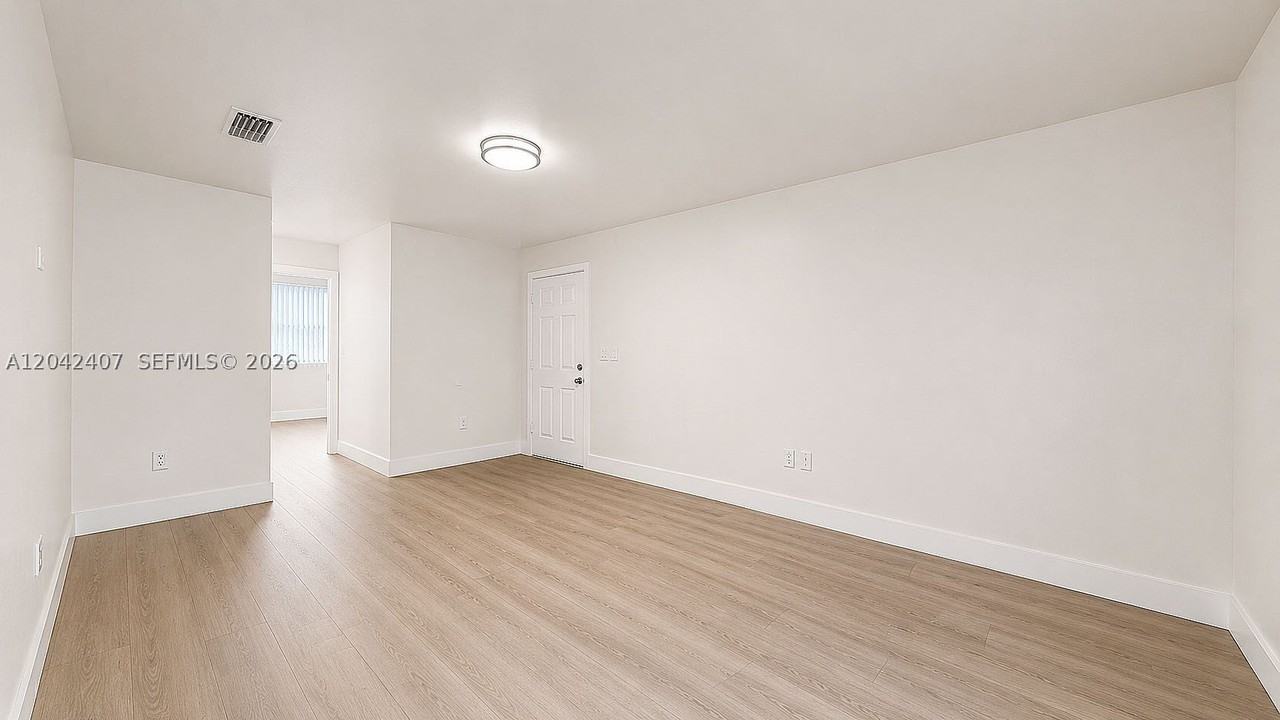 1670 W 42nd St #1672 - Photo 7 of 41