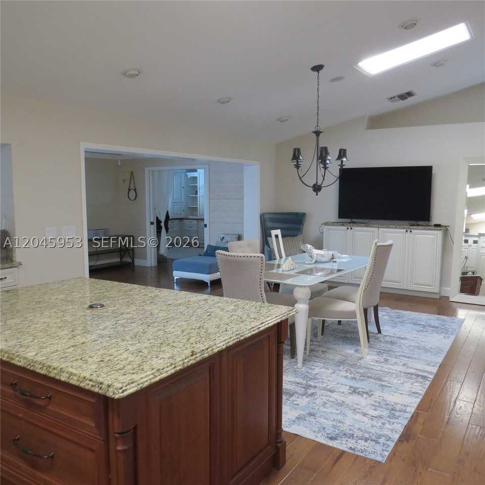 542 N Cypress Dr #542 - Photo 6 of 27