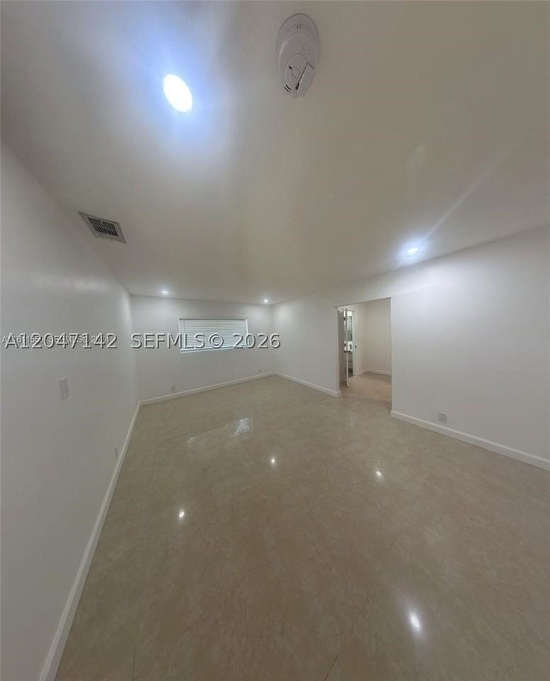 2701 Nw 105th Ter - Photo 4 of 26