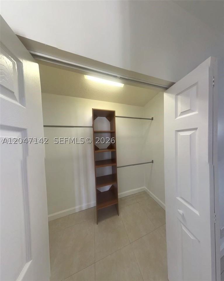 2701 Nw 105th Ter - Photo 5 of 26