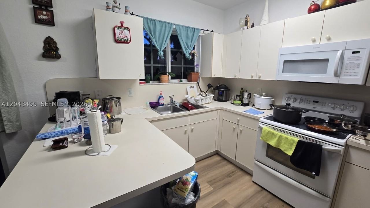 2720 Ne 3rd Dr #102 - Photo 4 of 15