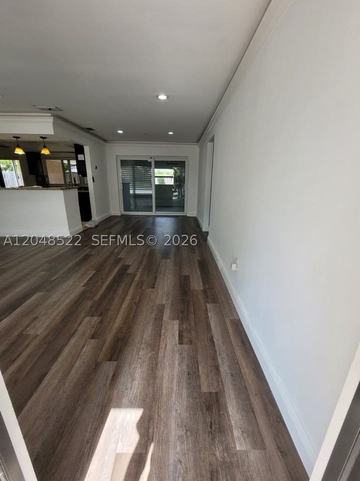 8461 Nw 27th Pl - Photo 4 of 20