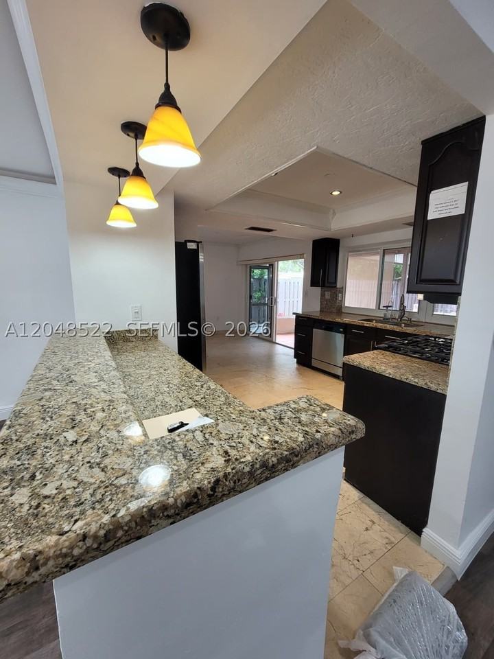 8461 Nw 27th Pl - Photo 6 of 20