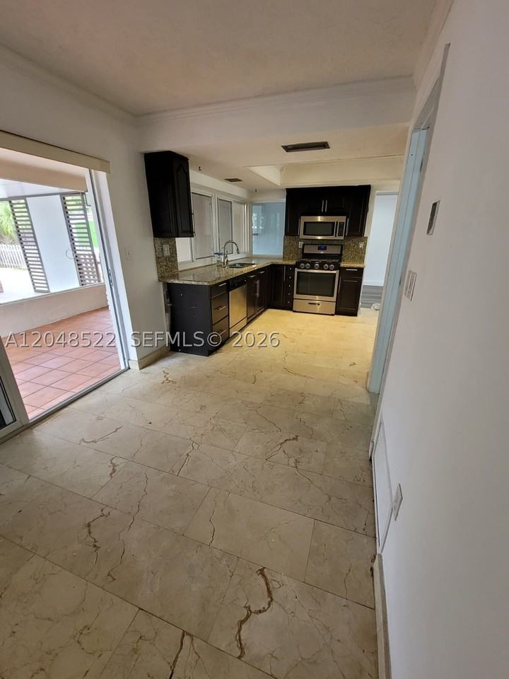 8461 Nw 27th Pl - Photo 7 of 20