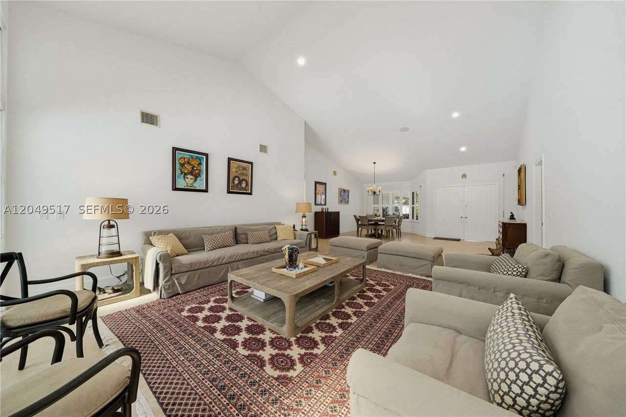 14601 Pompano Dr - Photo 4 of 43