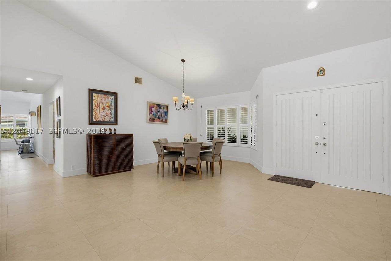 14601 Pompano Dr - Photo 5 of 43