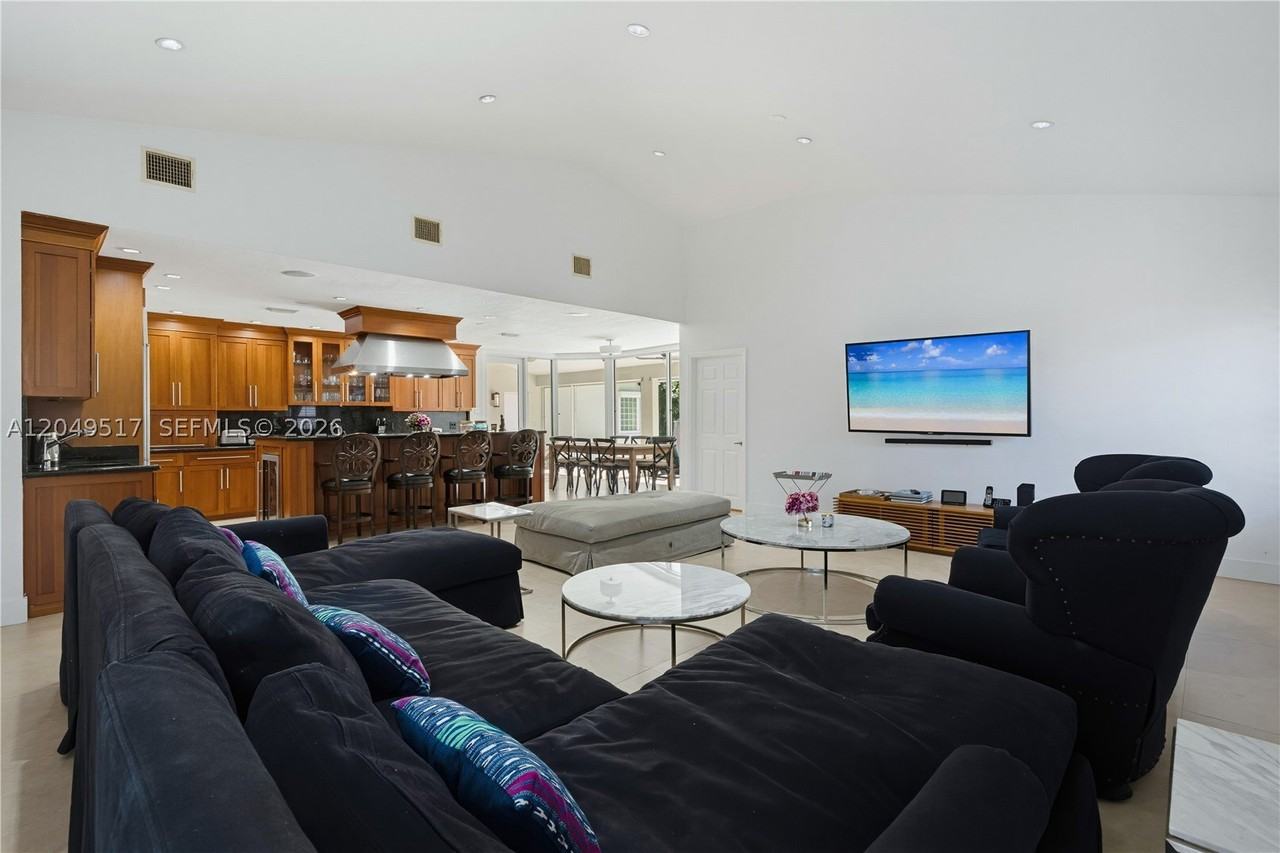 14601 Pompano Dr - Photo 7 of 43