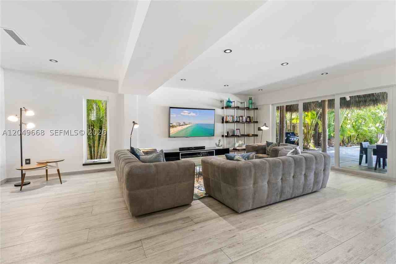 741 86th St - Photo 4 of 36