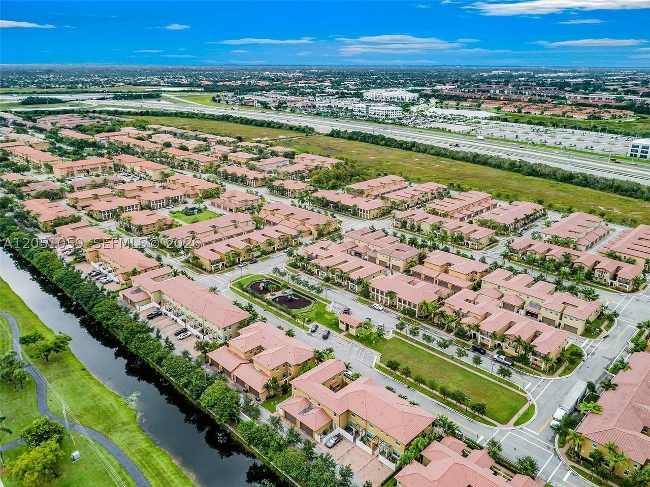 1213 Sw 147th Ave - Photo 4 of 9