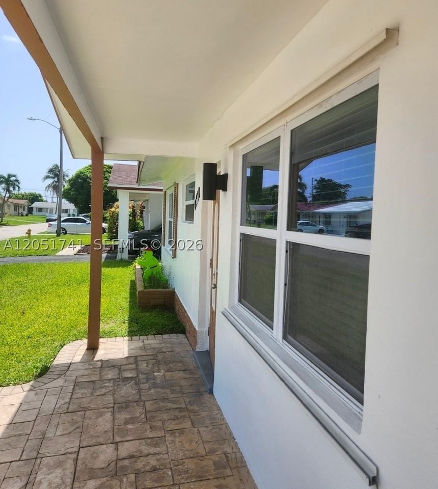 2710 Nw 52nd Pl - Photo 2 of 22