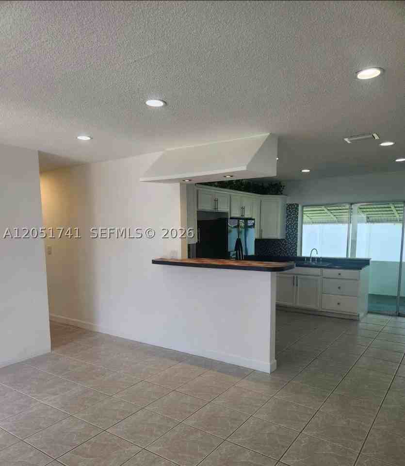 2710 Nw 52nd Pl - Photo 5 of 22