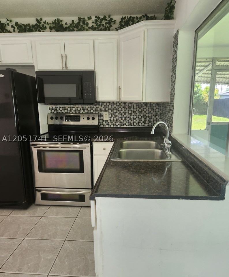 2710 Nw 52nd Pl - Photo 6 of 22