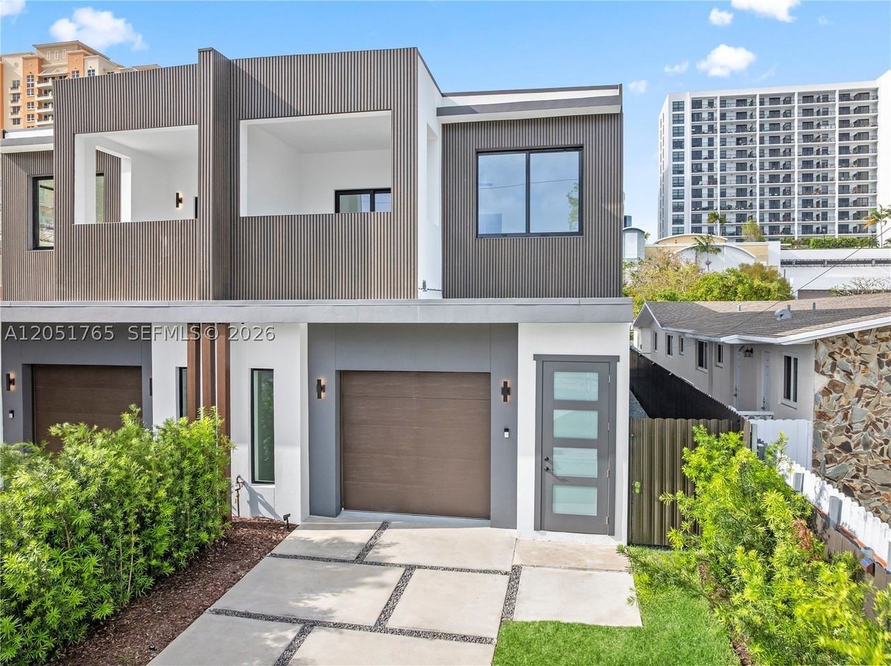 3189 Sw 23rd St #LEFT - Photo 3 of 41