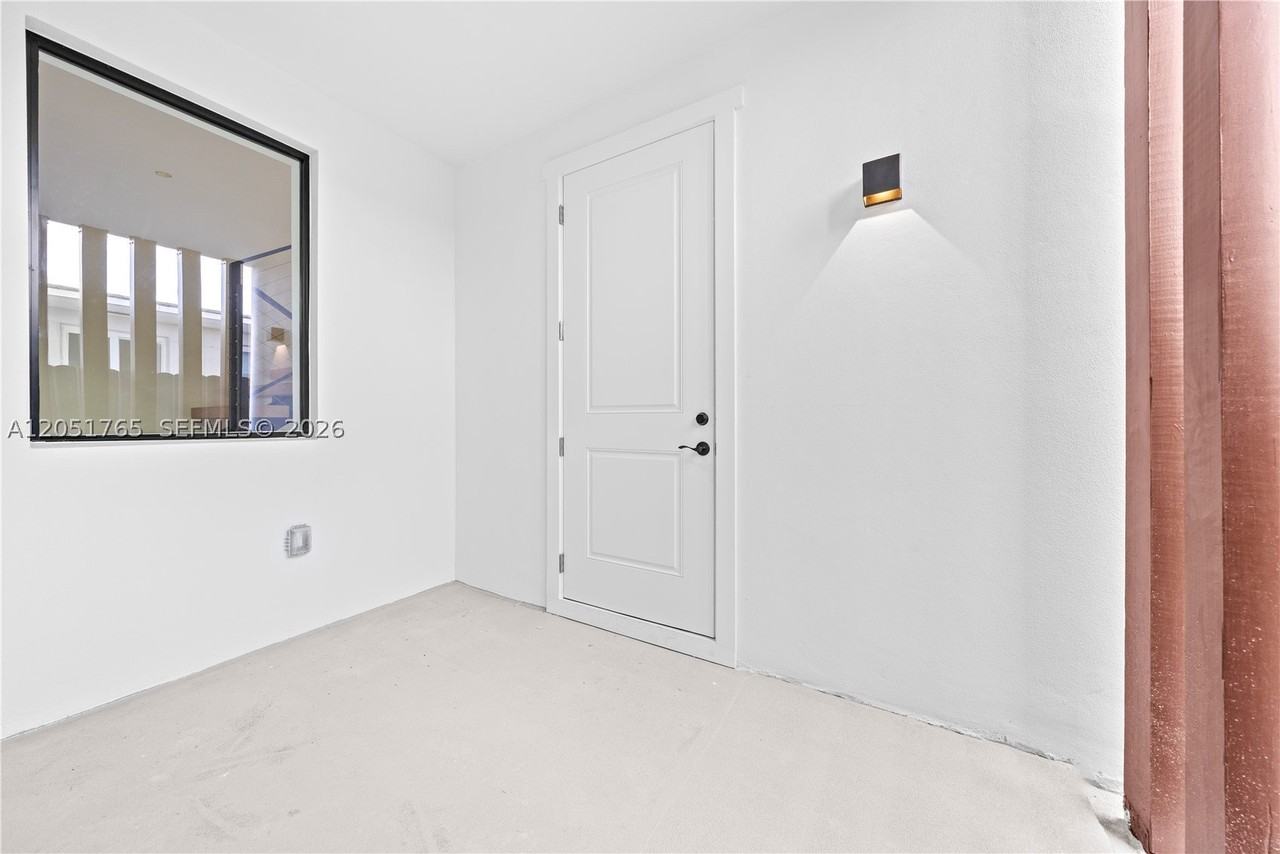 3189 Sw 23rd St #LEFT - Photo 6 of 41