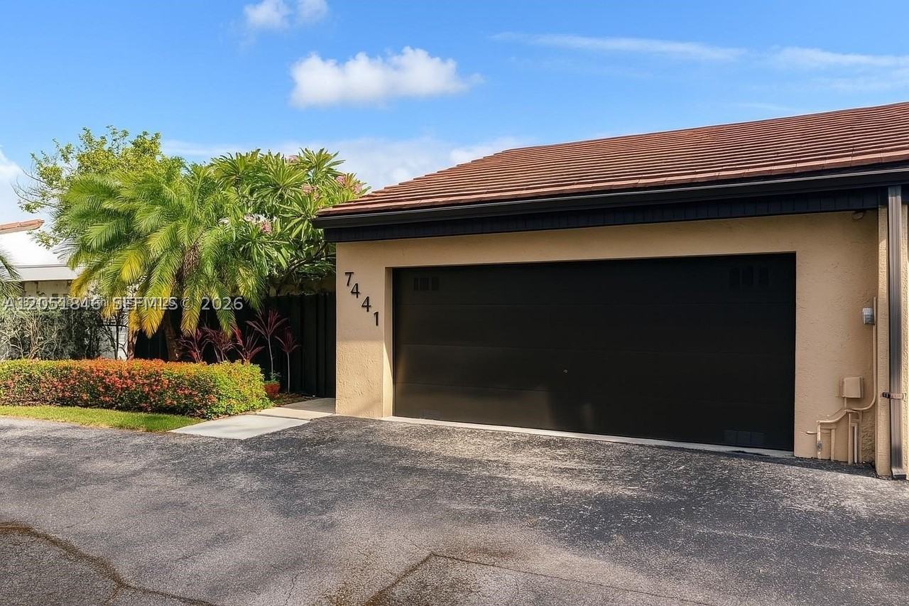 7441 Bay Hill Dr #7441 - Photo 3 of 30