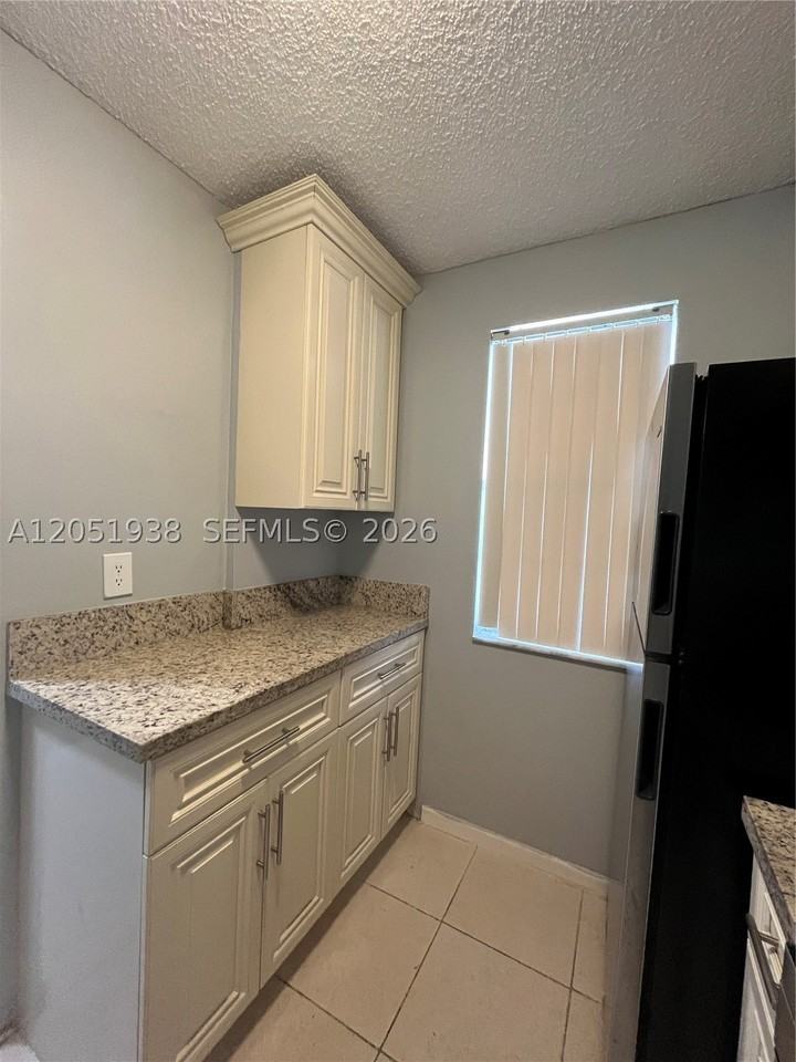 2740 Forest Hills Blvd #202 - Photo 4 of 25