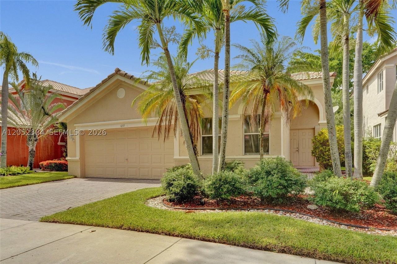4219 Sabal Ridge Cir - Photo 2 of 27