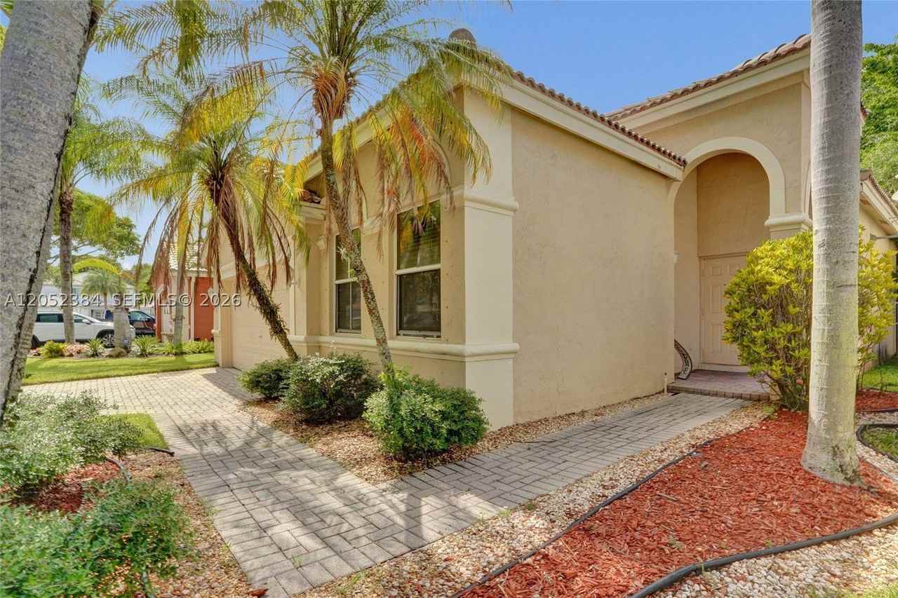 4219 Sabal Ridge Cir - Photo 3 of 27