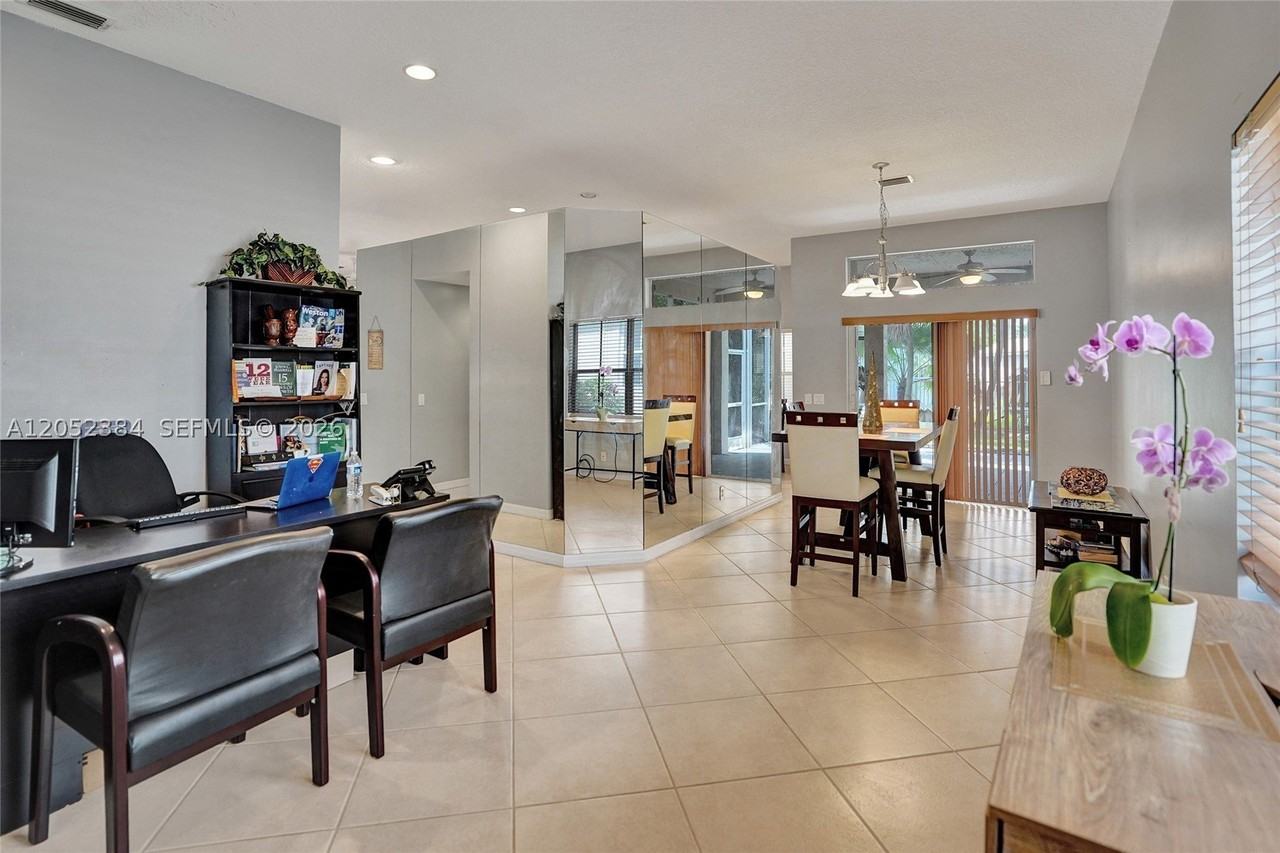 4219 Sabal Ridge Cir - Photo 4 of 27