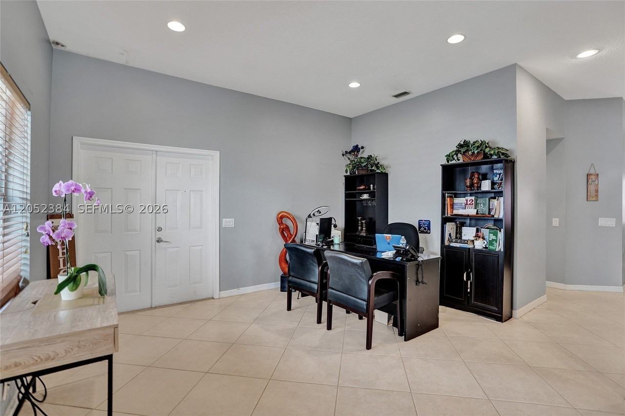 4219 Sabal Ridge Cir - Photo 6 of 27