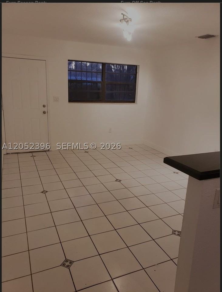 2998 Nw 30th St - Photo 4 of 10