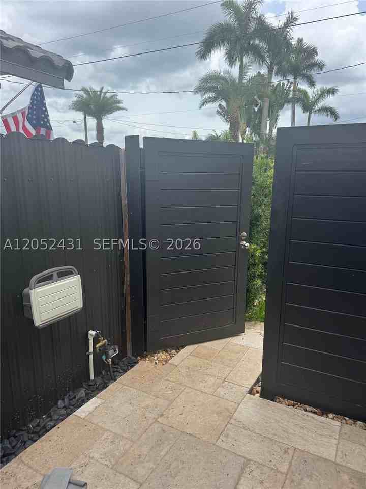 3340 Sw 139th Ave #1 - Photo 2 of 9