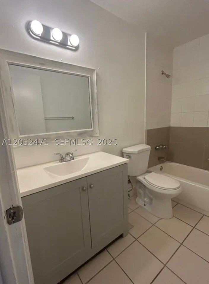 3109 Nw 2nd Ter #4-156 - Photo 6 of 9