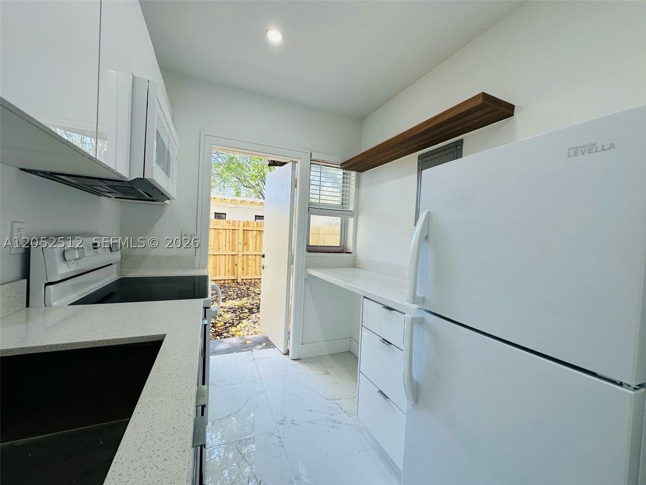 407 Se 14th Ct #1 - Photo 2 of 14