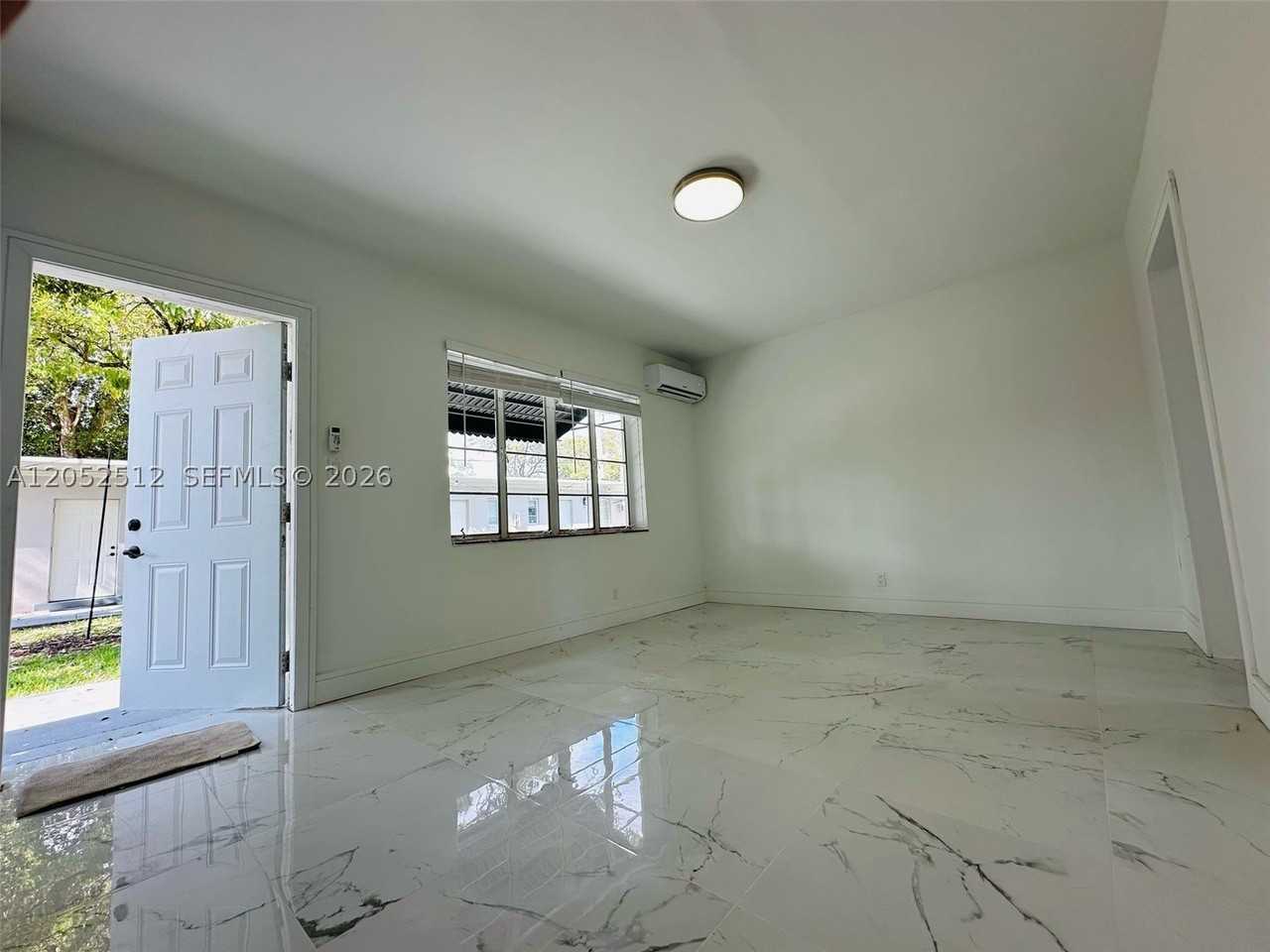 407 Se 14th Ct #1 - Photo 7 of 14