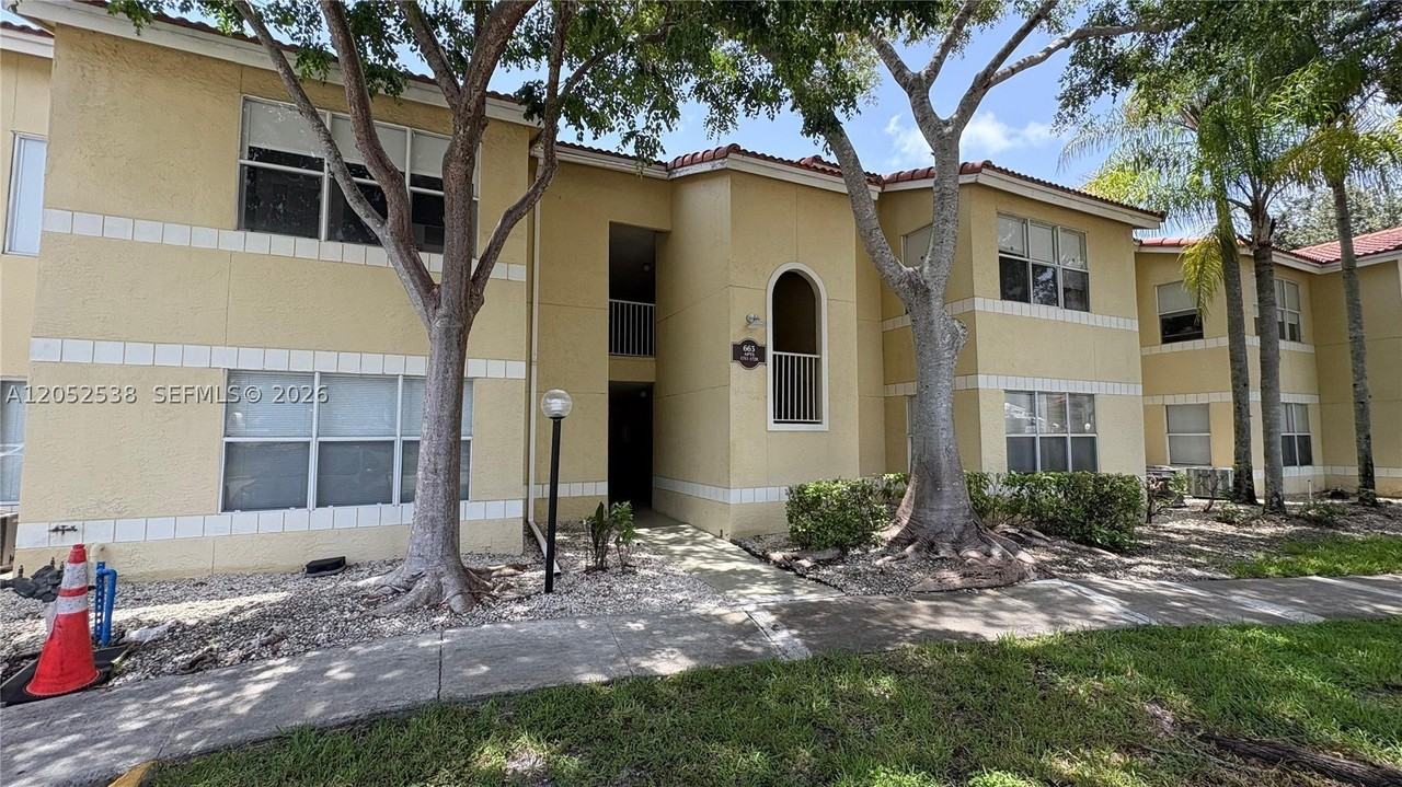 663 Vista Isles Dr #1715 - Photo 2 of 11