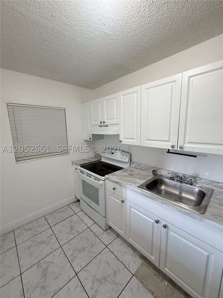 625 Nw 177th St #107 - Photo 2 of 5