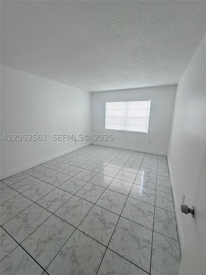 625 Nw 177th St #107 - Photo 4 of 5