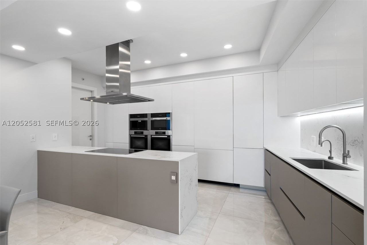 18201 Collins Ave #4606 - Photo 3 of 46