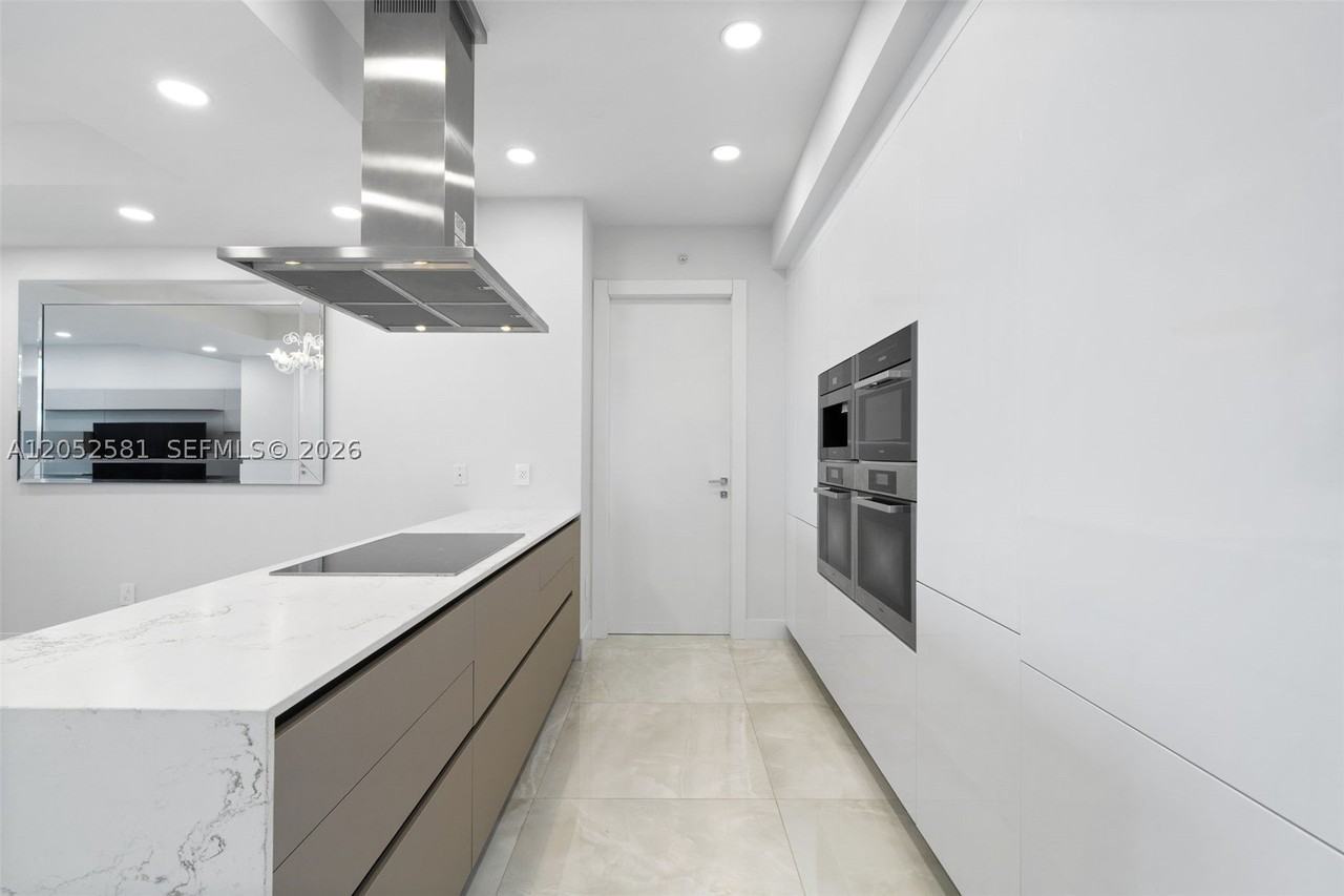 18201 Collins Ave #4606 - Photo 5 of 46