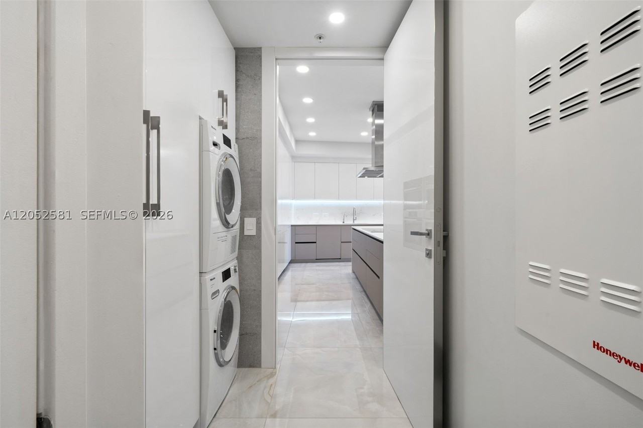 18201 Collins Ave #4606 - Photo 6 of 46