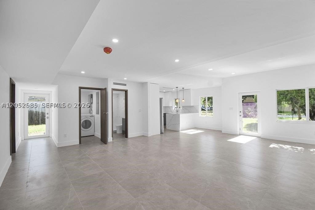7902 Sw 67th Ave #0 - Photo 5 of 23