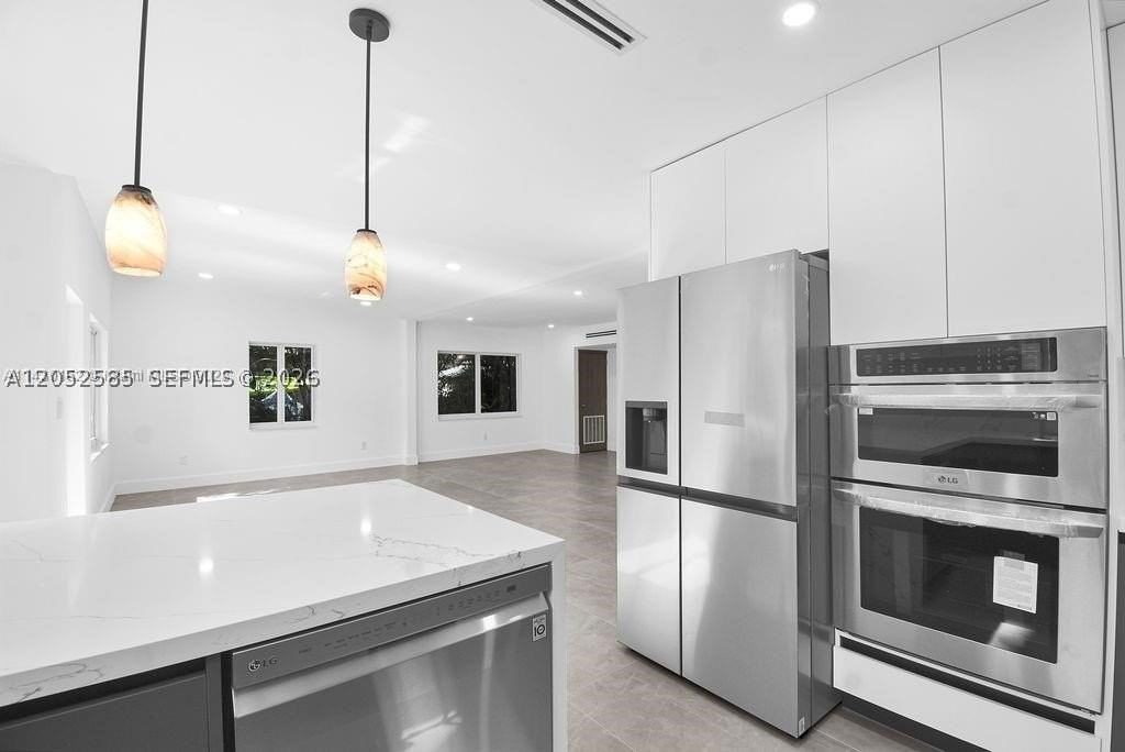 7902 Sw 67th Ave #0 - Photo 7 of 23