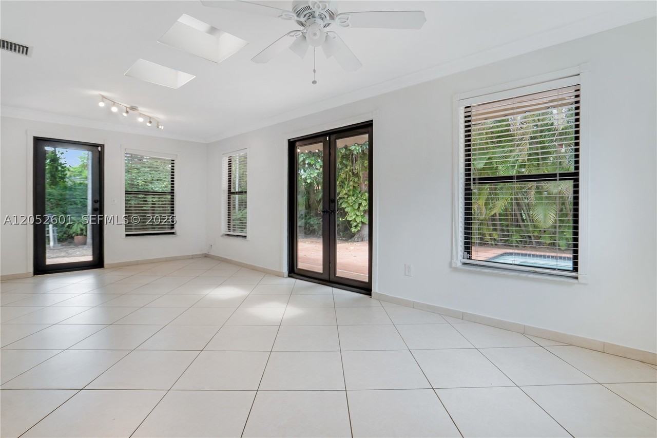 8045 Sw 62nd Ct - Photo 3 of 15
