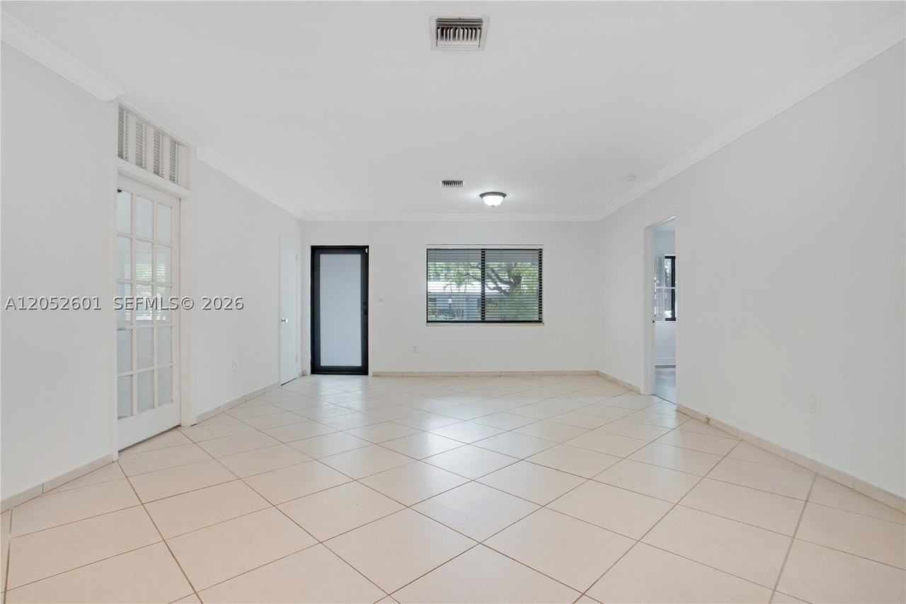 8045 Sw 62nd Ct - Photo 4 of 15