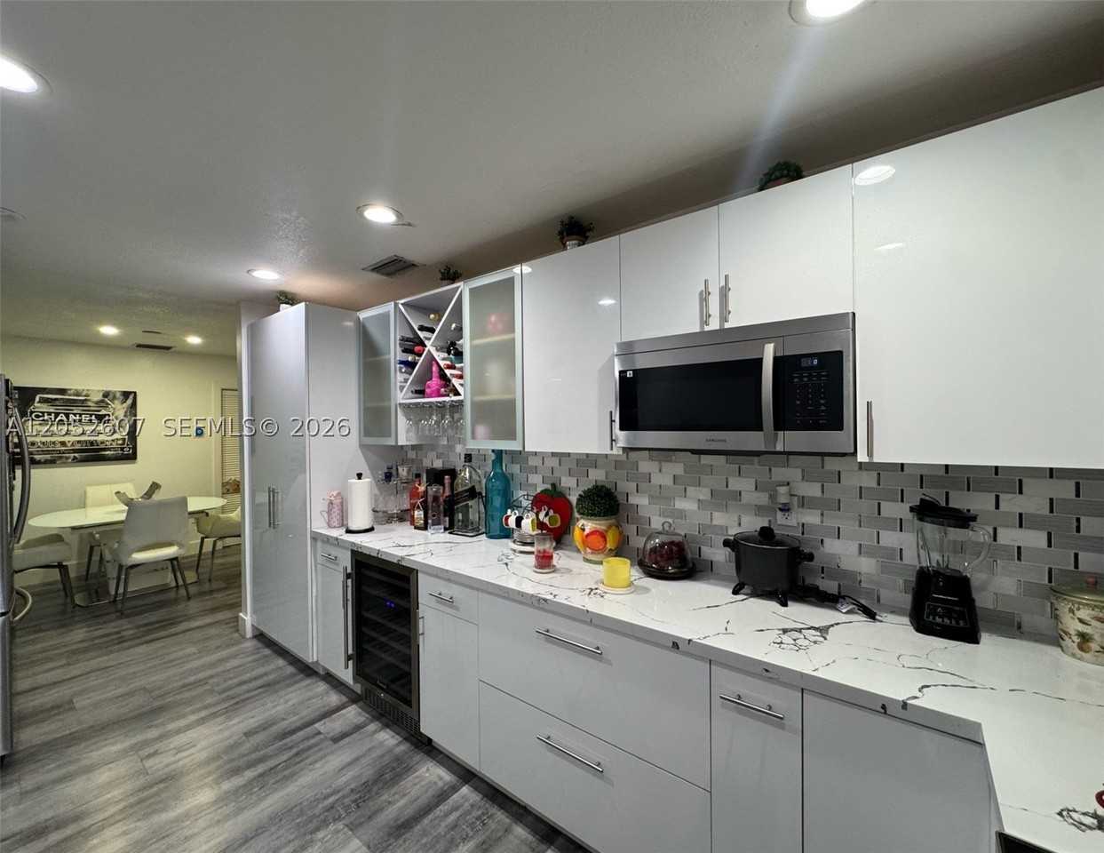 10660 Sw 164th St - Photo 3 of 23