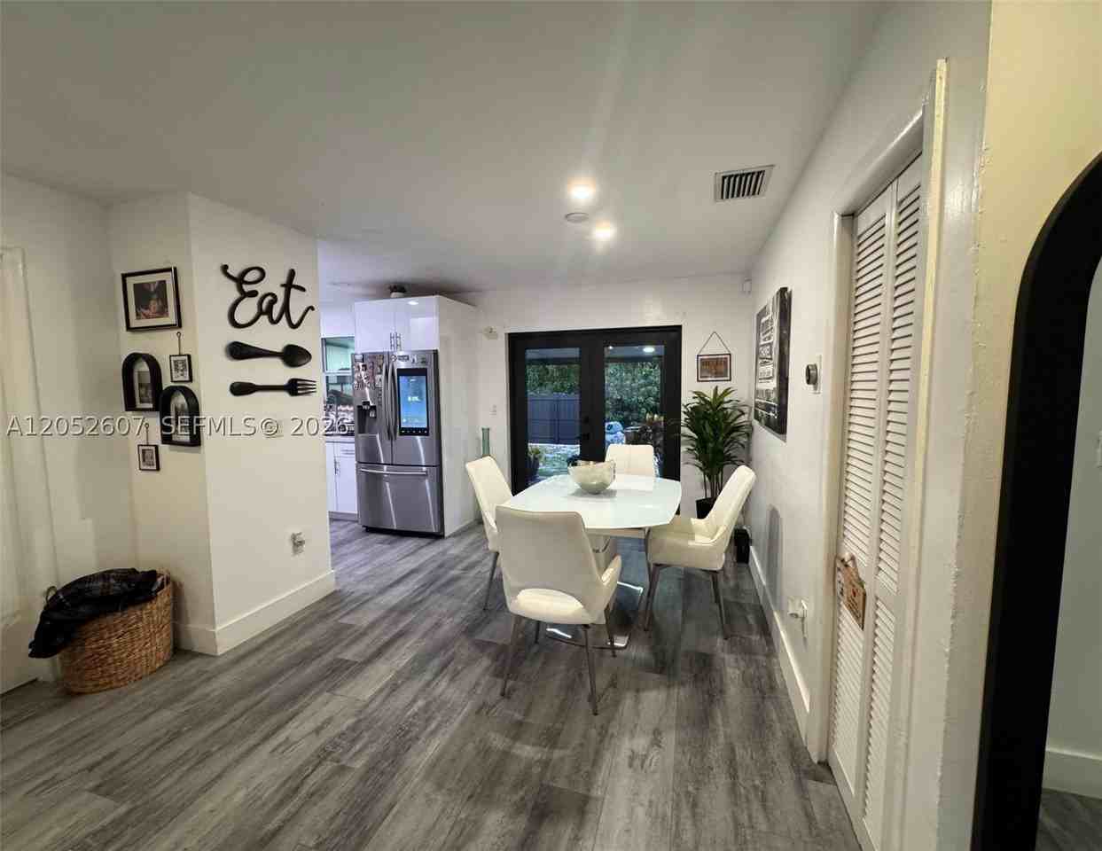 10660 Sw 164th St - Photo 5 of 23