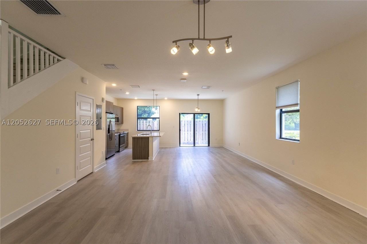 10407 Nw 82nd St #12 - Photo 6 of 50