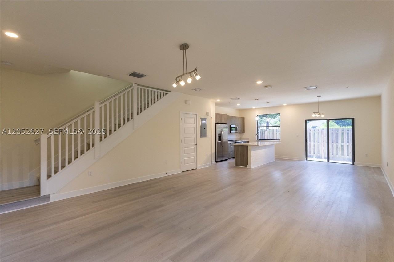 10407 Nw 82nd St #12 - Photo 7 of 50