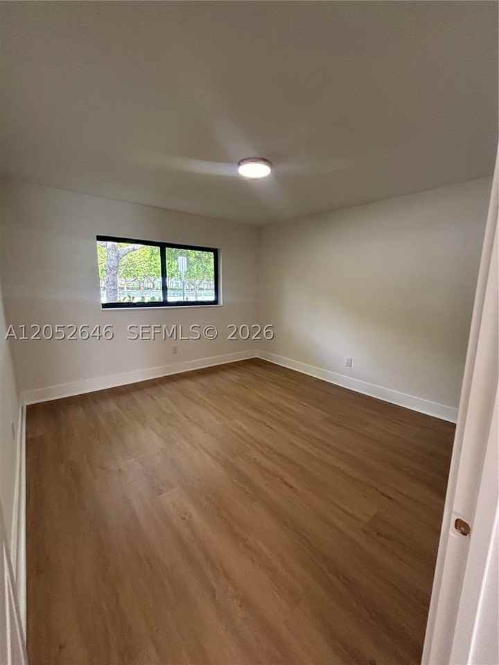 1353 Nw 5th St #1 - Photo 4 of 12