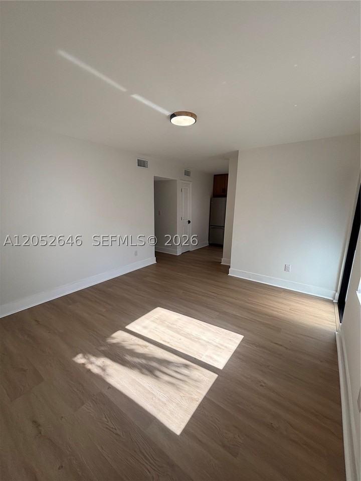 1353 Nw 5th St #1 - Photo 5 of 12