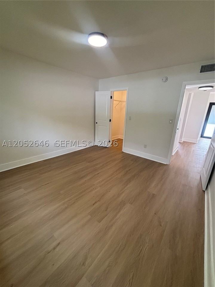 1353 Nw 5th St #1 - Photo 6 of 12