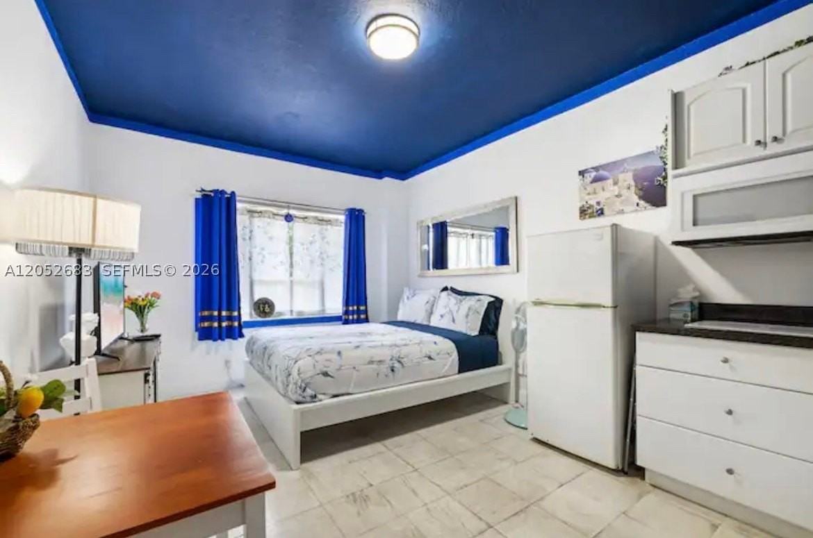 255 W 24th St #302
