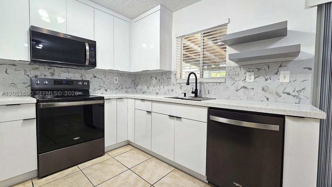 10611 Sw 170th Ter - Photo 5 of 20