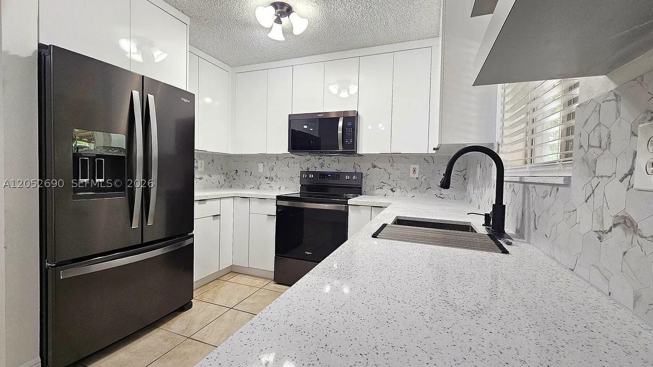 10611 Sw 170th Ter - Photo 6 of 20