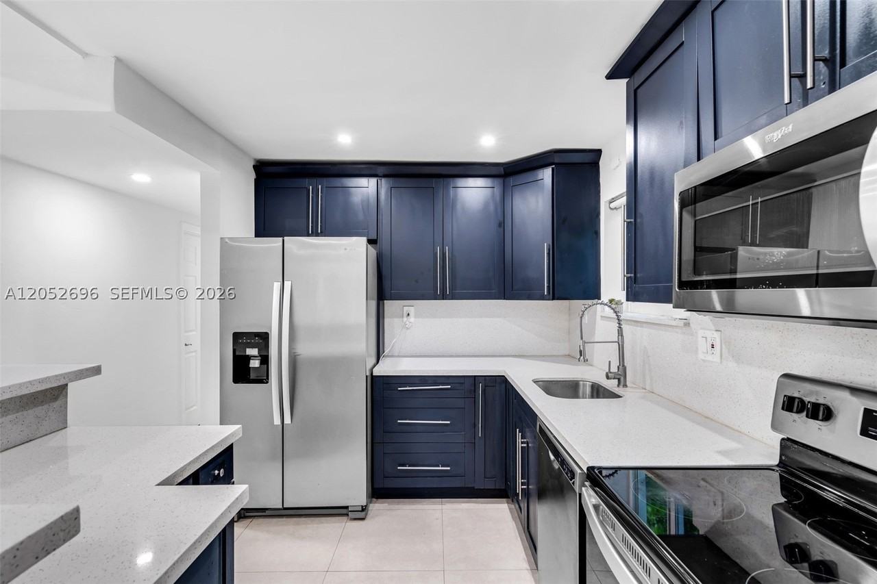1580 Ne 139th St - Photo 4 of 36
